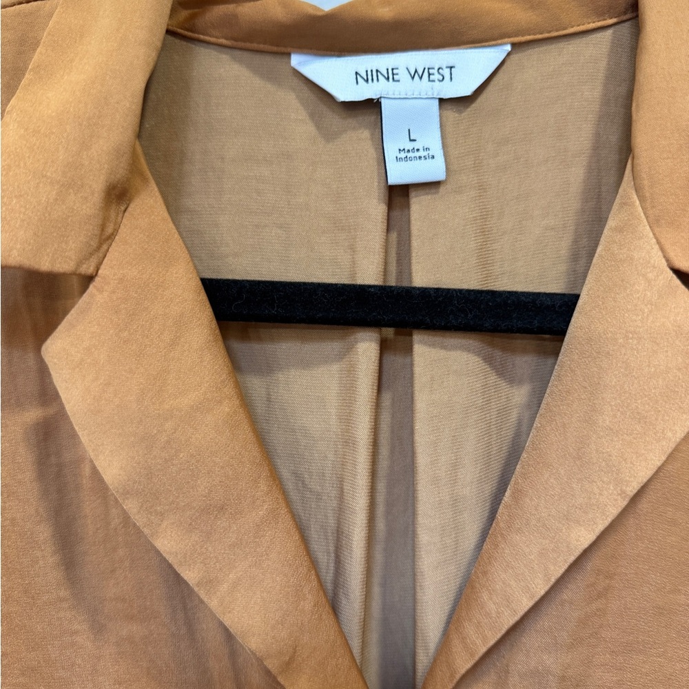 Nine West Women’s Camel Button-Up Blouse Size Large